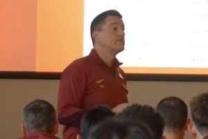 东体：安东尼奥训练前训话6分半，甚至亲自示范脚下动作