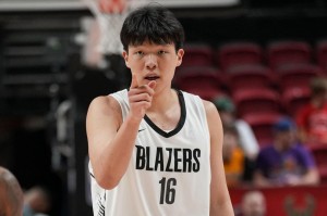 杨瀚森背靠背首发登场26分钟，8中4得到10分5板3助1帽